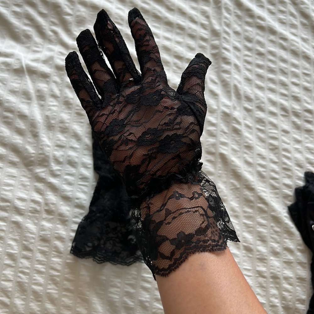 Black lace gloves & Feather Bow Mesh Clip on Halloween - Picture 9 of 12